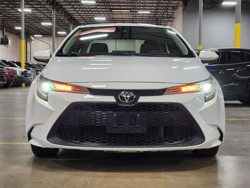 Used 2020 Toyota Corolla LE image 2