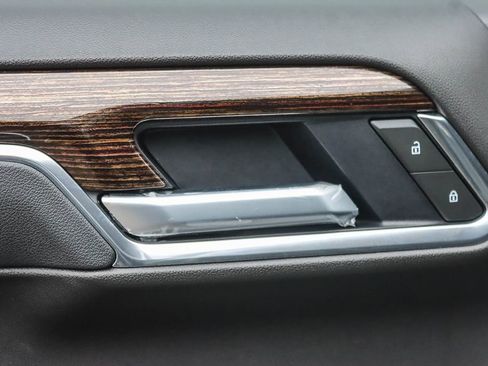 Used 2025 GMC Sierra 1500 Elevation image 44