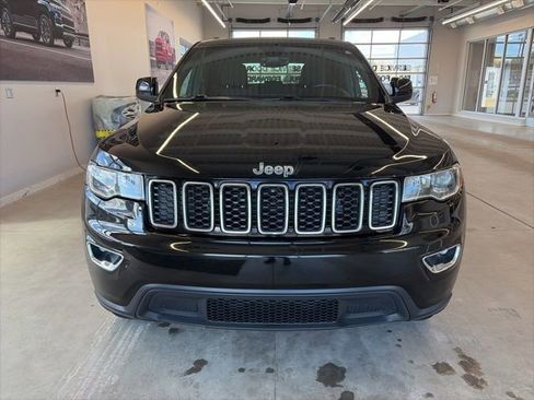 Used 2018 Jeep Grand Cherokee Laredo image 2