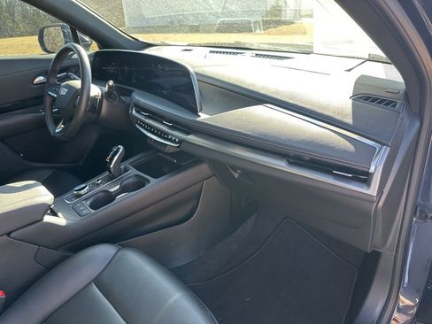 Certified 2024 Cadillac XT4 Luxury w/ Cold Weather Package image 43