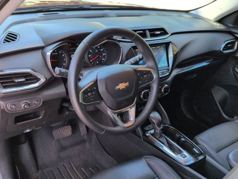 Used 2021 Chevrolet TrailBlazer LT w/ Sun and Liftgate Package FWD image 9