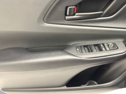 Used 2025 Toyota Prius LE FWD image 12