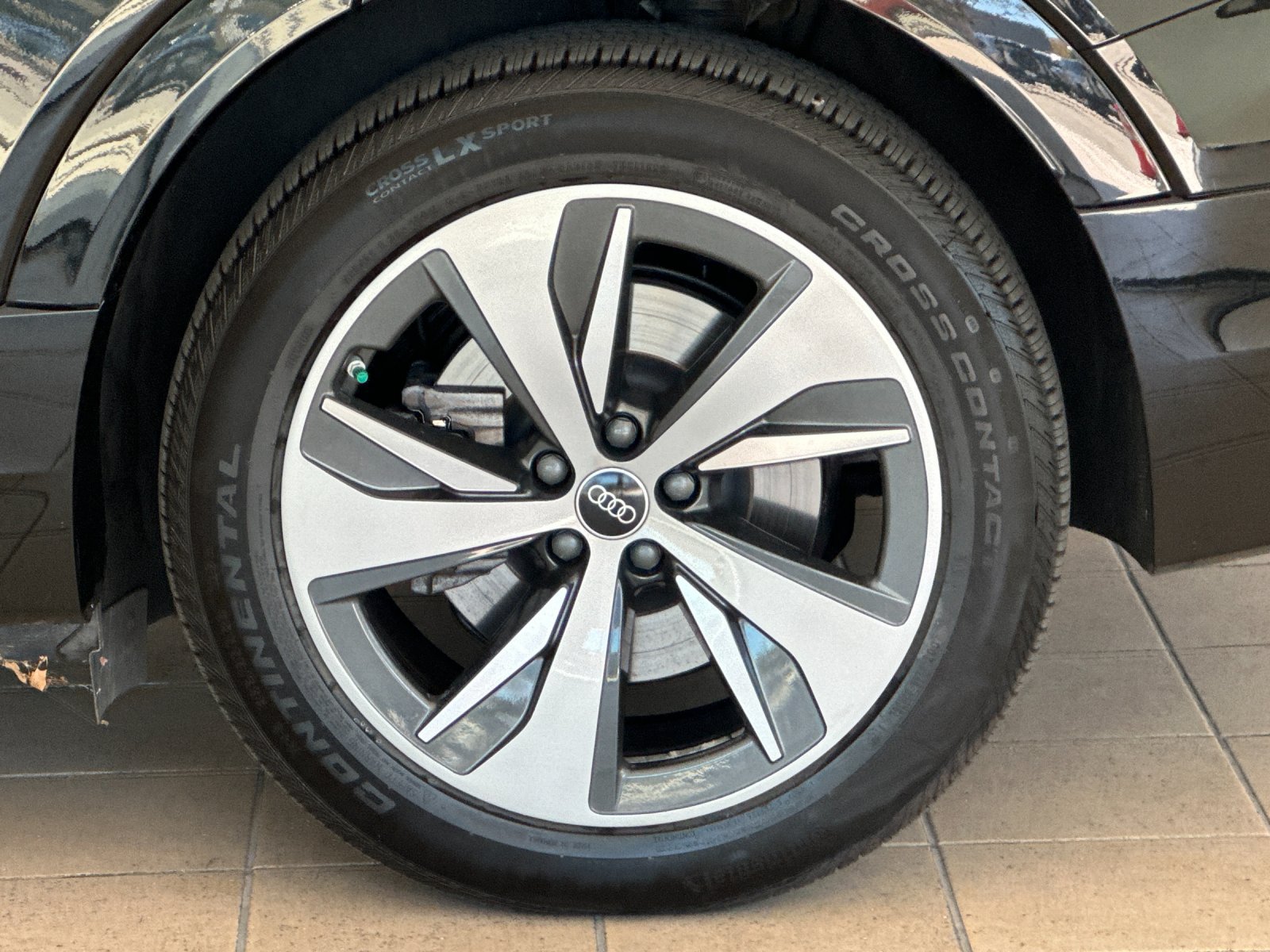 Used 2024 Audi Q8 e-tron Premium AWD/4WD image 25