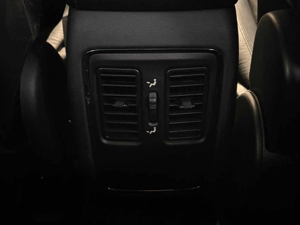 Used 2018 Jeep Grand Cherokee Laredo RWD image 24