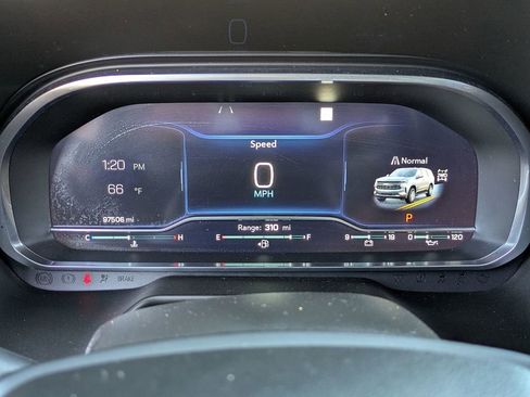 Used 2022 Chevrolet Suburban LT AWD/4WD image 17