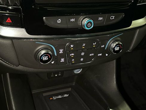 Used 2023 Chevrolet Traverse LT AWD/4WD image 30