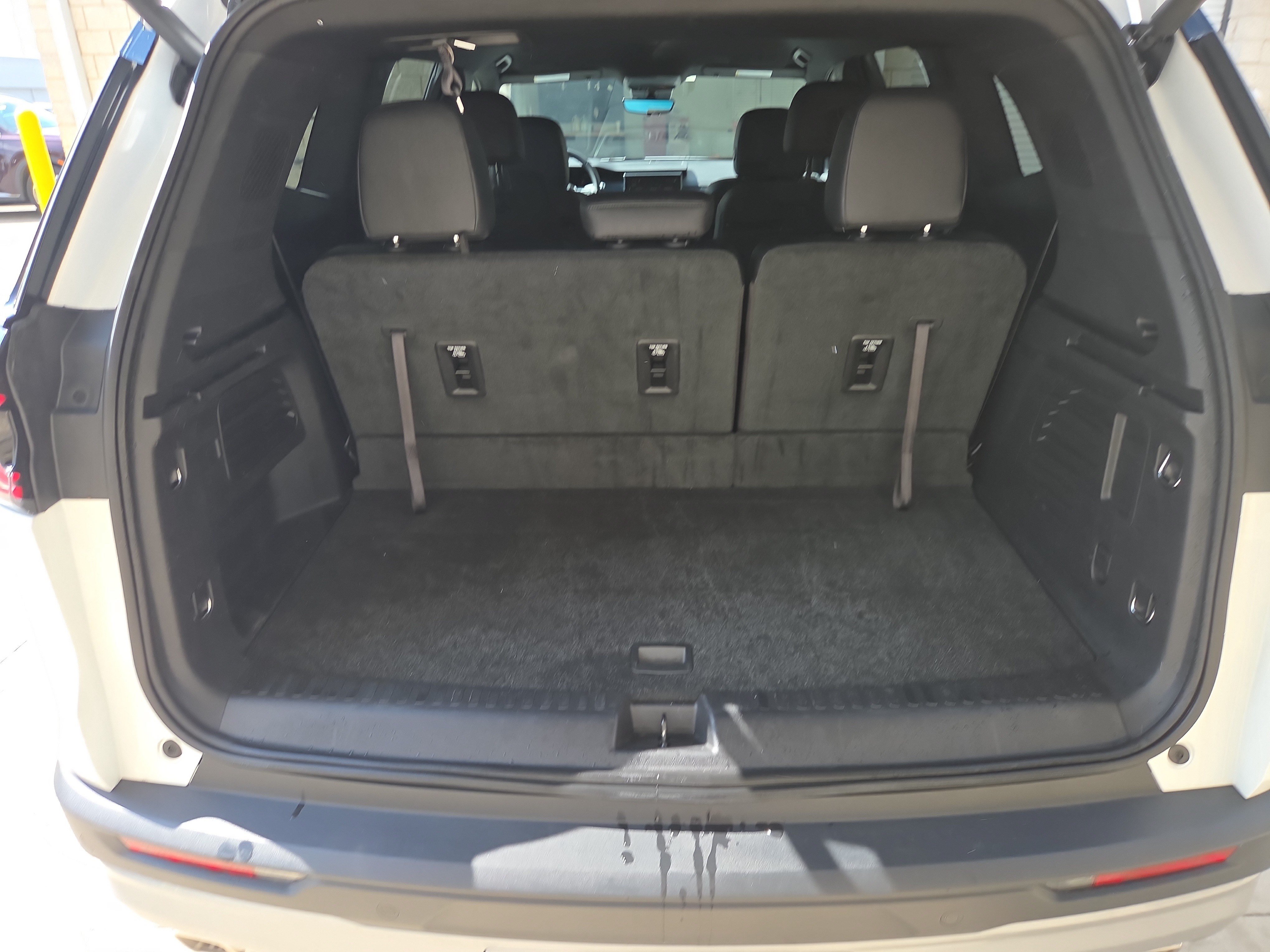 Used 2026 GMC Acadia Elevation w/ Elevation Premium Package FWD image 10