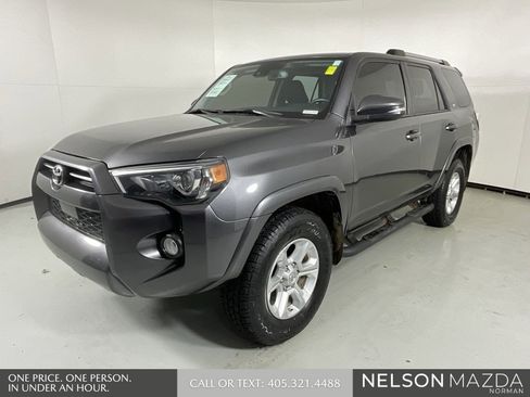Used 2020 Toyota 4Runner SR5 Premium image 4