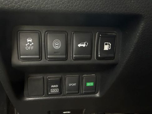 Used 2019 Nissan Rogue SV AWD/4WD image 8