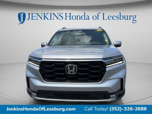 Certified 2025 Honda Pilot Touring image 8