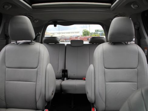 Used 2017 Toyota Sienna Limited AWD/4WD image 43