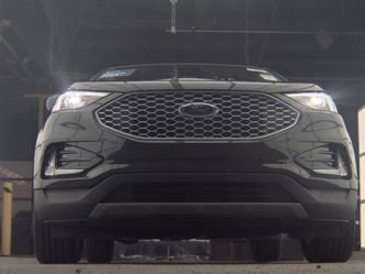 Used 2024 Ford Edge SEL w/ Convenience Package AWD/4WD image 3