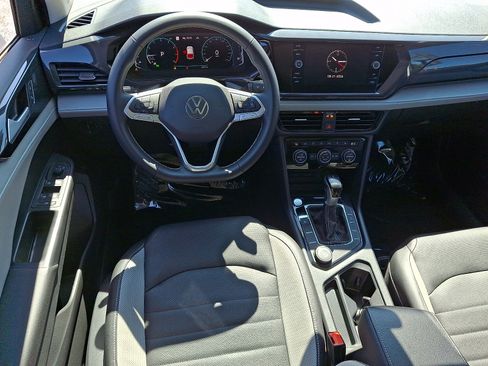 Used 2022 Volkswagen Taos SEL w/ Panoramic Sunroof Package AWD/4WD image 11