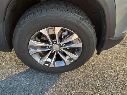 Used 2025 Chevrolet Equinox LT image 32