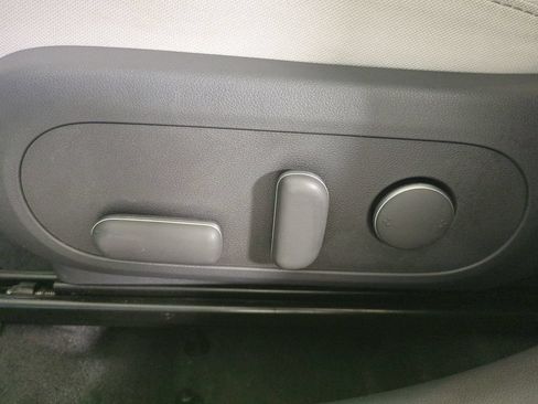 Used 2025 Hyundai Kona SEL FWD image 24