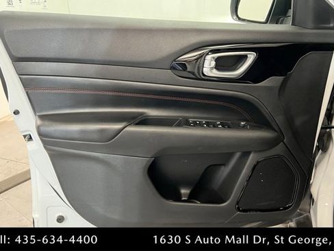 Used 2024 Jeep Compass Trailhawk image 14