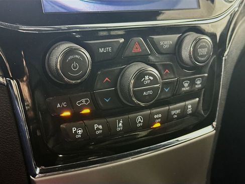 Used 2019 Jeep Grand Cherokee Limited image 18