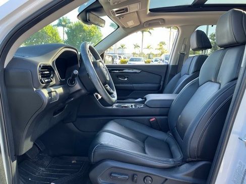 Used 2023 Honda Pilot Touring image 6
