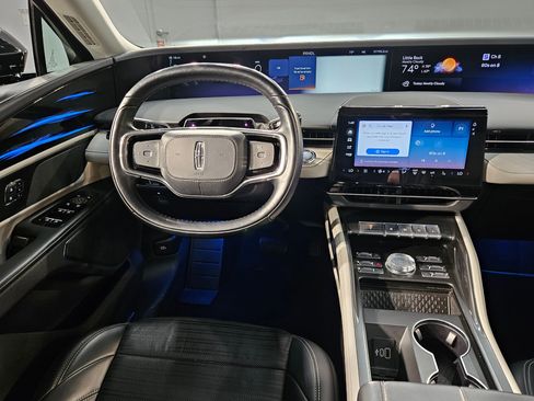 Used 2024 Lincoln Nautilus Reserve image 9