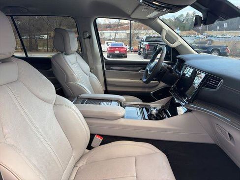 Used 2022 Jeep Wagoneer Series II AWD/4WD image 30