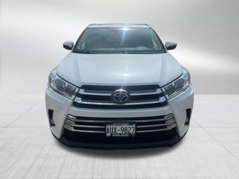 Used 2019 Toyota Highlander Limited Platinum image 2