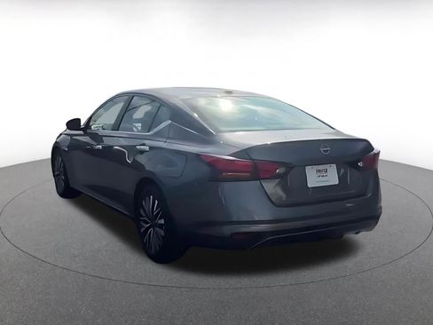 Used 2025 Nissan Altima 2.5 SV image 11