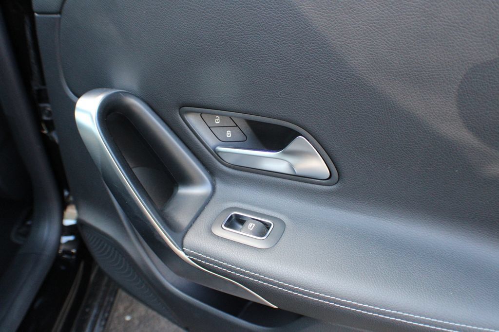 Used 2025 Mercedes-Benz CLA 250 image 27