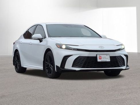 Certified 2025 Toyota Camry SE image 3