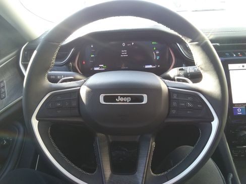 Used 2022 Jeep Grand Cherokee Limited 4xe w/ Luxury Tech Group II image 16