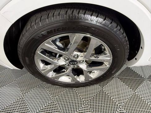 Used 2019 Kia Sorento SX image 13