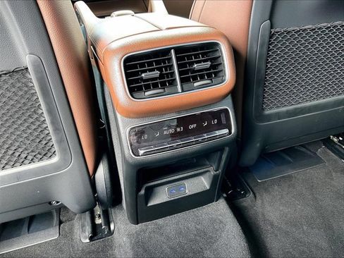 Certified 2024 Mercedes-Benz GLS 450 4MATIC image 25