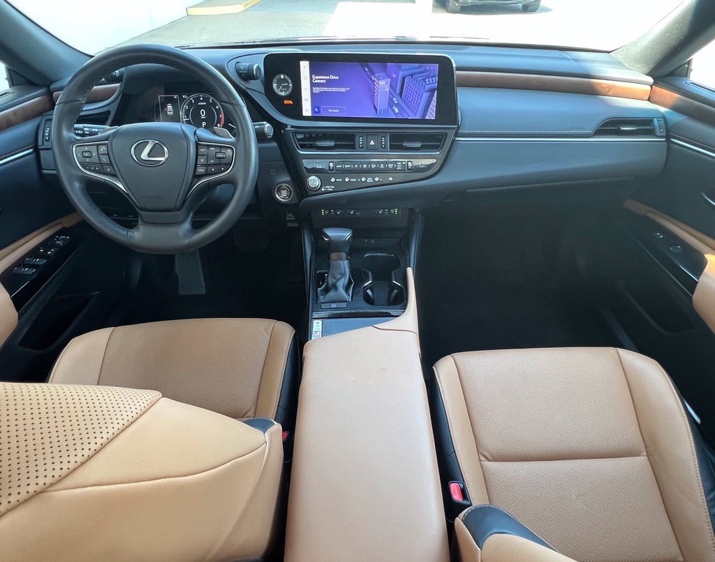 Used 2024 Lexus ES 350 w/ Premium Package FWD image 2