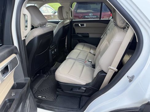 Used 2020 Ford Explorer XLT w/ Equipment Group 202A image 13
