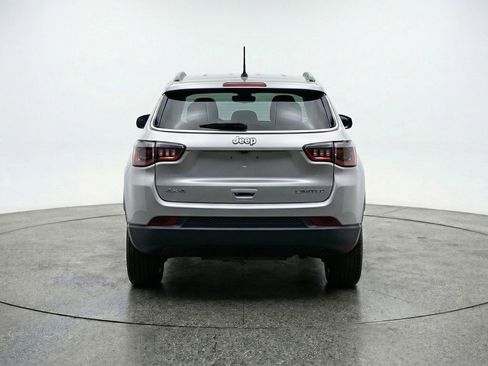 Used 2025 Jeep Compass Latitude AWD/4WD image 7