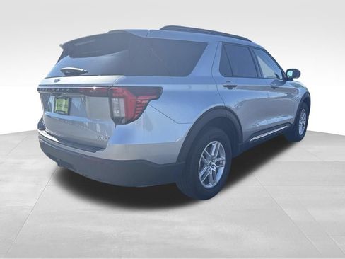 Used 2025 Ford Explorer Active AWD/4WD image 8