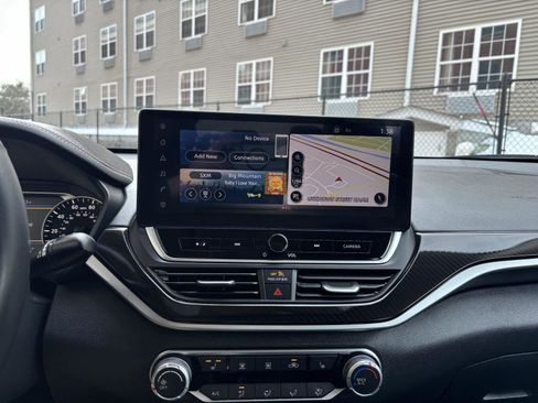 Used 2024 Nissan Altima 2.5 SR w/ SR Premium Package image 17