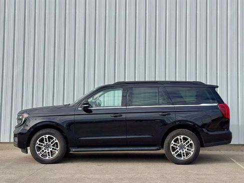 Certified 2025 Ford Expedition Active image 3