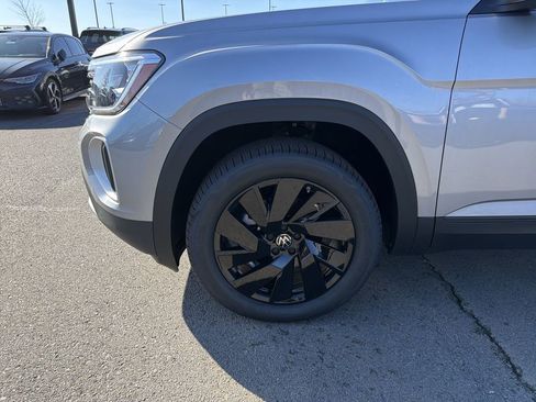 New 2026 Volkswagen Atlas SE FWD image 9