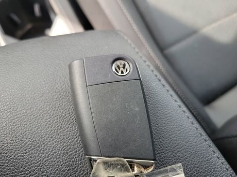 Used 2020 Volkswagen Tiguan SE image 34