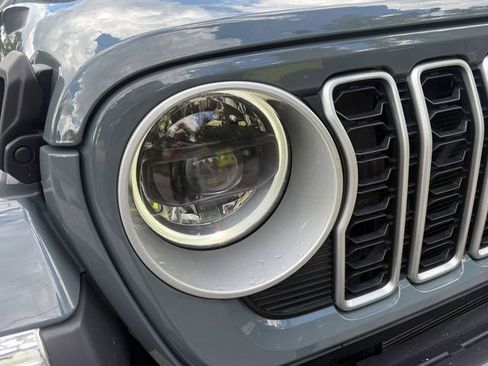 Used 2026 Jeep Wrangler Unlimited Sahara AWD/4WD image 9