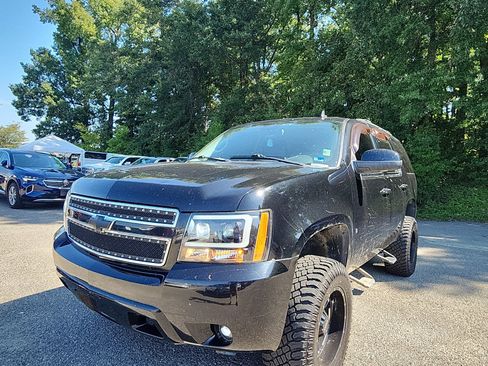 Used 2009 Chevrolet Tahoe LT w/ Luxury Package AWD/4WD image 1