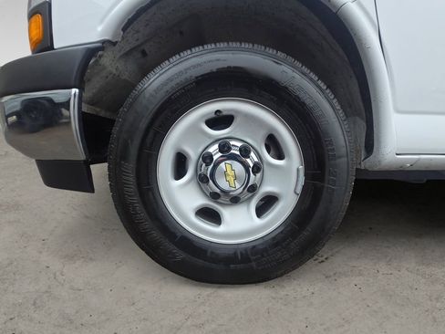 Used 2024 Chevrolet Express 3500 LT w/ LT Preferred Equipment Group RWD image 14