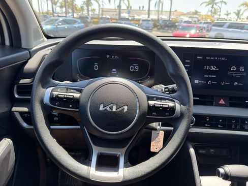 Used 2024 Kia Sportage LX FWD image 9