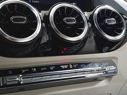 Certified 2022 Mercedes-Benz GLA 250 4MATIC image 31