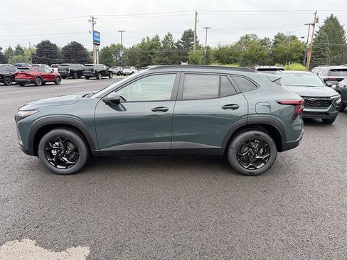 New 2026 Chevrolet Trax LT w/ Driver Confidence Package FWD image 2