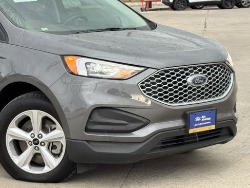 Certified 2023 Ford Edge SE image 2