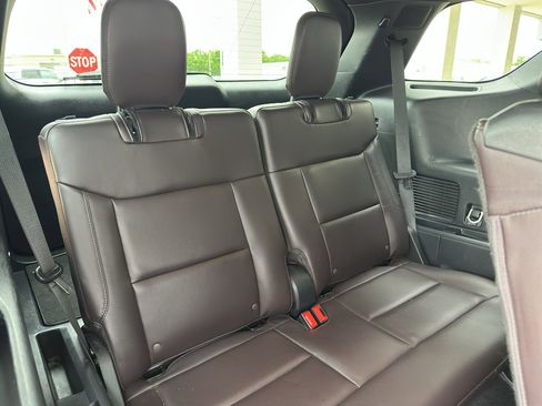 Used 2025 Ford Explorer Platinum AWD/4WD image 36