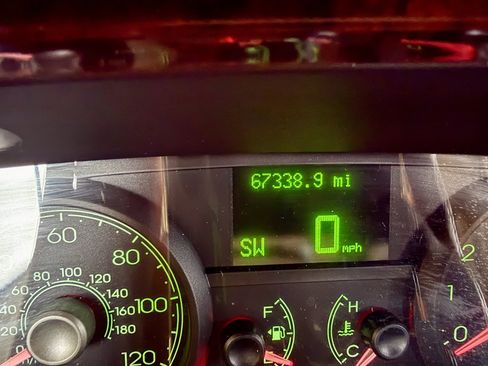 Used 2006 Lincoln Town Car Signature RWD image 19