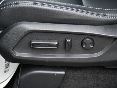 Used 2025 Honda Pilot EX-L image 17