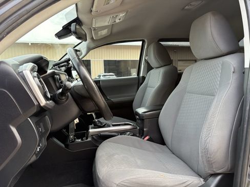 Used 2022 Toyota Tacoma SR5 w/ Technology Package AWD/4WD image 12